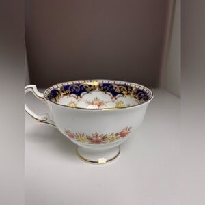Vintage Elegant Floral Teacup with Gold‎ Accents